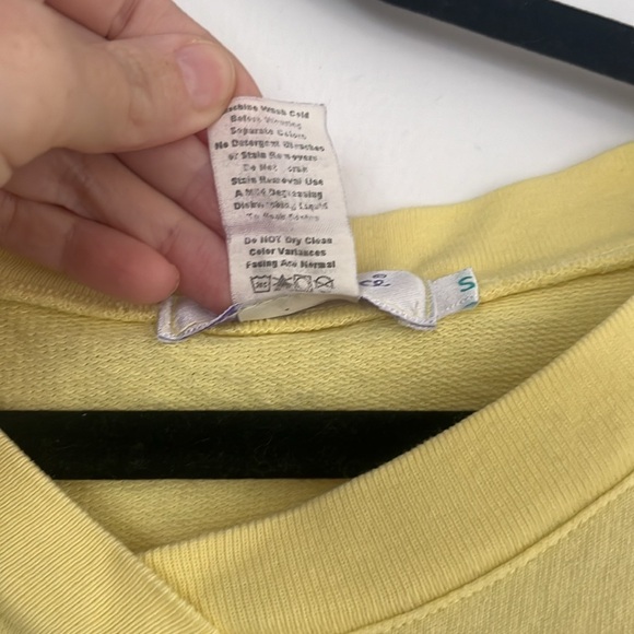 Women’s Fresh Produce Yellow Pullover Fish Print Sweatshirt Size Small - Picture 6 of 8